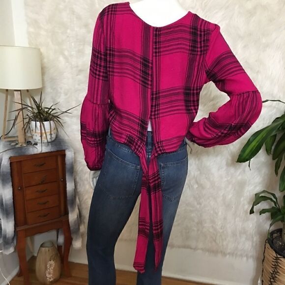 Wild Fable crop wrap top with puffed sleeves! SOFT - Picture 7 of 9